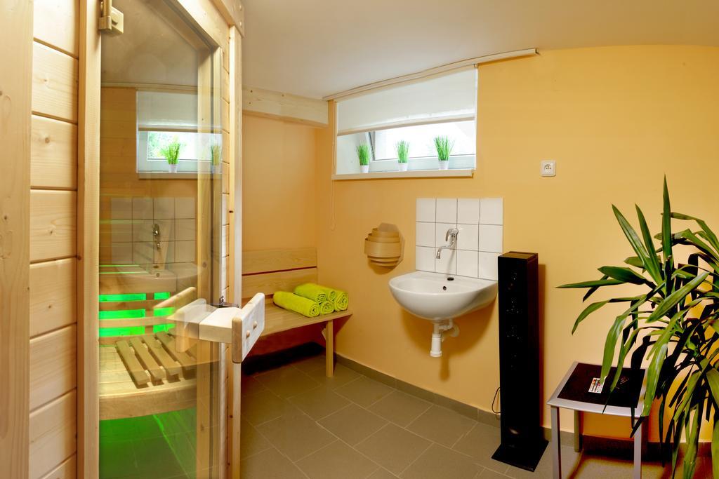 Apartman Pod Skalou V Ceskem Raji Besedice Екстер'єр фото